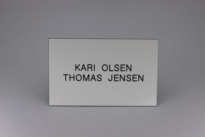 Hovedbilde Std postkasseskilt Sandbergkassen, hvit plate med svart tekst